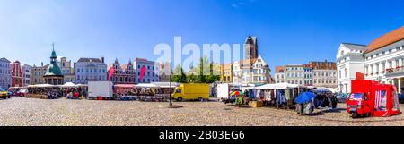 Port De Plaisance Historique À Wismar, Allemagne Banque D'Images