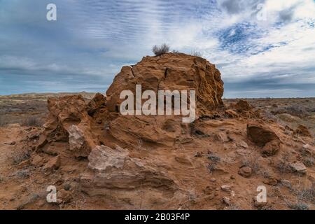 Une pile de sable dans un champ Banque D'Images