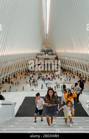 Manhattan, New York City, États-Unis - 7 juin 2019: Oculus À L'Intérieur du World Trade Center Transportation Hub, la station a été conçue par l'architecte Santiago C Banque D'Images