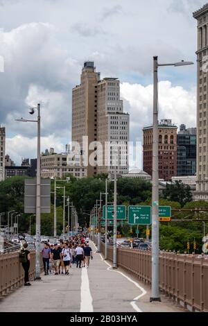 New York, États-Unis - 21 juin 2019 : vue sur Manhattan depuis le pont de Brooklyn Banque D'Images