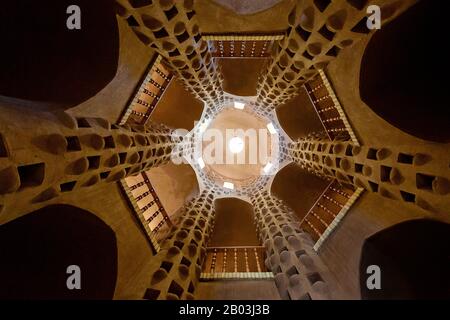 Plafond de dovecote historique connu aussi sous le nom de tour de pigeon ou maison de pigeon à Meybod, Iran Banque D'Images