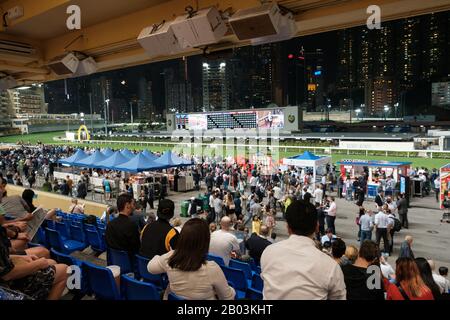 Hong Kong, Novembre 2019 : Course De Chevaux Au Hong Kong Jockey Club, Hippodrome Happy Valley Banque D'Images