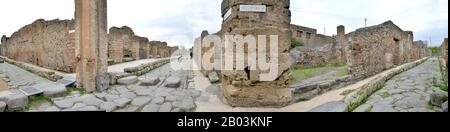 Pompéi (croix entre via stabiana et via dell'abbondanza), site classé au patrimoine mondial de l'UNESCO - Campanie, Italie, Europe Banque D'Images