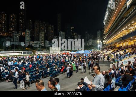 Hong Kong, Novembre 2019 : Course De Chevaux Au Hong Kong Jockey Club, Hippodrome Happy Valley Banque D'Images