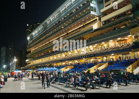 Hong Kong, Novembre 2019 : Course De Chevaux Au Hong Kong Jockey Club, Hippodrome Happy Valley Banque D'Images