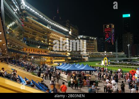 Hong Kong, Novembre 2019 : Course De Chevaux Au Hong Kong Jockey Club, Hippodrome Happy Valley Banque D'Images