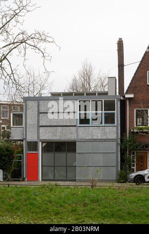 Utrecht, garage mit Chauffeurswohnung, 1928 von Gerrit Rietveld erbaut, Straßenseite Banque D'Images