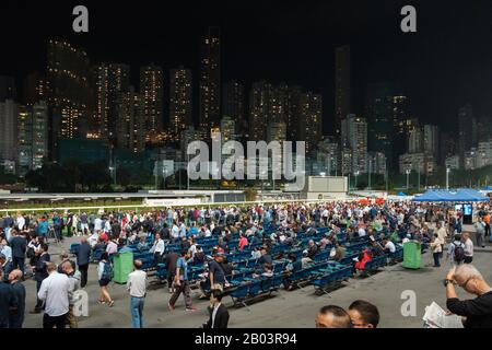 Hong Kong, Novembre 2019 : Course De Chevaux Au Hong Kong Jockey Club, Hippodrome Happy Valley Banque D'Images