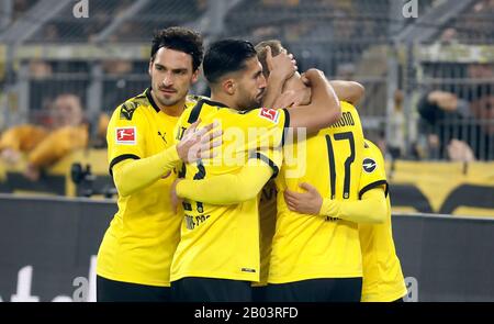 Dortmund, Allemagne, signal-Iduna-Park, 14 février 2020: Erling Braut Haaland de Borussia Dortmund (R) célèbre marquer l'objectif 3:0 avec l'Ebre Can de Bo Banque D'Images