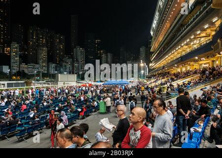 Hong Kong, Novembre 2019 : Course De Chevaux Au Hong Kong Jockey Club, Hippodrome Happy Valley Banque D'Images