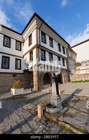 Maisons traditionnelles dans la vieille ville d'Ohrid, Macédoine Banque D'Images