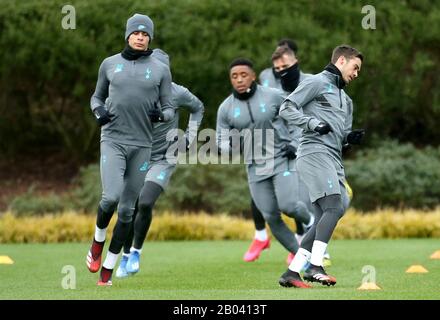 Tottenham Hotspur's Dele Alli (LET) et Harry Winks en action pendant la séance de formation au Tottenham Hotspur Training Center, Londres. Banque D'Images