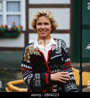 Schauspielerin Witta Pohl in der ZDF Sendung DIESE DROMBUSCHS, Allemagne vers 1990ère. L'actrice Witta Pohl dans le programme ZDF DIESE DROMBUSCHS, Allemagne vers les années 1990. Banque D'Images