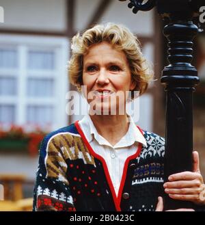 Schauspielerin Witta Pohl in der ZDF Sendung DIESE DROMBUSCHS, Allemagne vers 1990ère. L'actrice Witta Pohl dans le programme ZDF DIESE DROMBUSCHS, Allemagne vers les années 1990. Banque D'Images