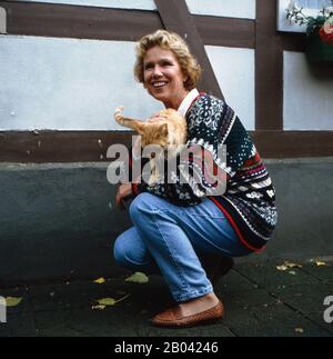 Schauspielerin Witta Pohl in der ZDF Sendung DIESE DROMBUSCHS, Allemagne vers 1990ère. L'actrice Witta Pohl dans le programme ZDF DIESE DROMBUSCHS, Allemagne vers les années 1990. Banque D'Images