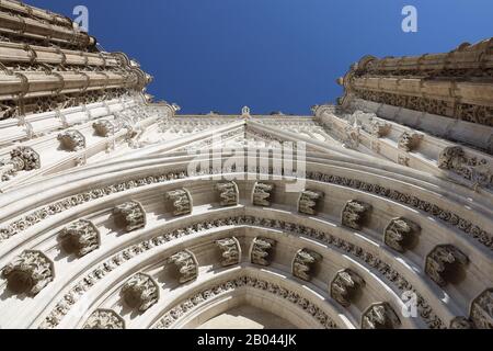 Arche au-dessus de l'entrée de la cathédrale de Séville Banque D'Images