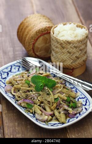 sup no mai, salade épicée de pousses de bambou, cuisine thaïlandaise Banque D'Images