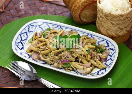 sup no mai, salade épicée de pousses de bambou, cuisine thaïlandaise Banque D'Images
