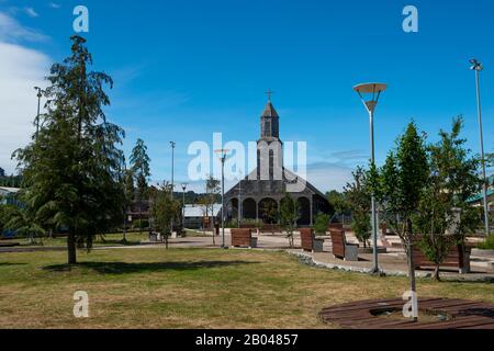 L'église en bois de Santa María de Loreto de Achao (construite en 1730), site classé au patrimoine mondial de l'UNESCO, à Achao sur l'île de Quinchao, île de Chiloe, Banque D'Images