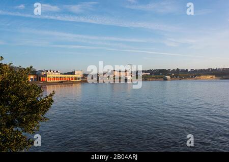 Barry Island le matin lumineux de novembre Banque D'Images