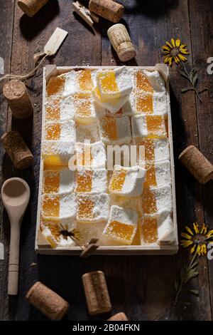 Haricots de gelée de fruits faits maison.UNE collation délicieuse.nourriture saine et bonbons Banque D'Images