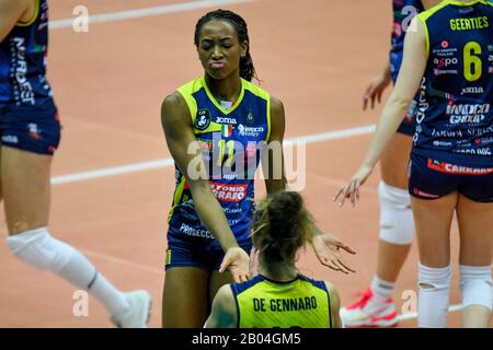 Trévise, Italie, 18 février 2020, bonheur de chiaka ogbogu (conegliano) pendant Carrario Imoco Conegliano vs Nantes VB - Volleyball Champions League Women - crédit: LPS/Ettore Griffoni/Alay Live News Banque D'Images