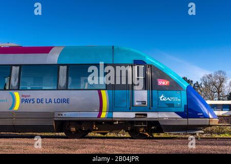 Train multi-unités diesel SNCF classe 72500 à la gare de Loches, Indre-et-Loire, France. Banque D'Images