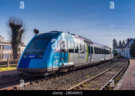 Train multi-unités diesel SNCF classe 72500 à la gare de Loches, Indre-et-Loire, France. Banque D'Images