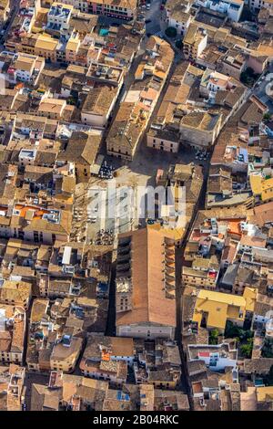 Photo aérienne, île, Santa Maria dels Àngels, église, vieille ville du centre local, Pollença, Majorque, Iles Baléares, Espagne, Europe, vieille ville, ES, denom Banque D'Images