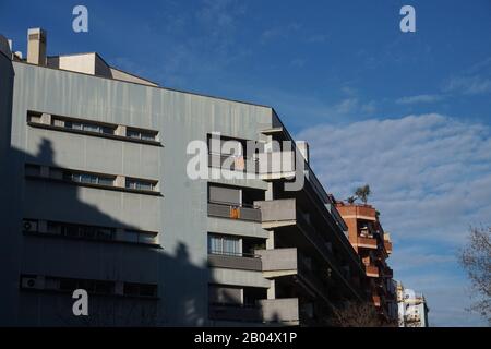 Drapeaux d'indépendance de la Catalogne, Estelada, sur les balcons d'un immeuble d'appartements à Barcelone, Espagne Banque D'Images