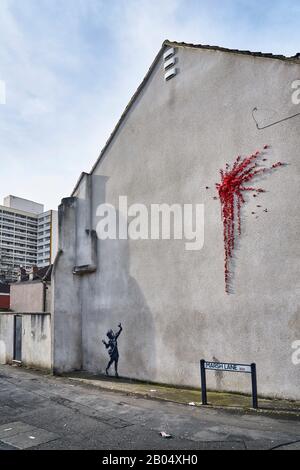 Banksy 'Valentines Day' Graffitis / Artwork, Marsh Lane, Lawrence Hill, Bristol - 14 Février 2020. Banque D'Images