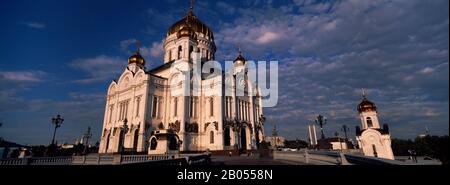 Vue à bas angle sur une cathédrale, la cathédrale du Christ Sauveur, Moscou, Russie Banque D'Images