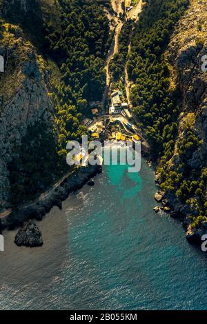 Photo aérienne, Port de sa Calobra, baie, chaîne de montagnes, Esca, Majorque, Iles Baléares, Espagne, Europe, montagnes, montagnes et vallées, ES, rocailleux Banque D'Images