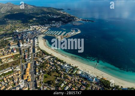 Vue aérienne, Port d'Alcúdia, Baie d'Alcúdia, plage et port, équipements de l'hôtel, Alcúdia, Europe, Iles Baléares, Espagne, Majorque, Badia d'Alcúdia, Ba Banque D'Images