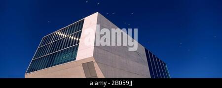 Vue à bas angle d'une salle de concert, Casa Da Musica, Porto, Portugal Banque D'Images