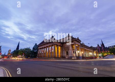 Edinburgh, JUL 11: Vue de nuit sur la galerie nationale écossaise le 11 JUILLET 2011 à Édimbourg Banque D'Images