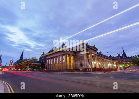 Edinburgh, JUL 11: Vue de nuit sur la galerie nationale écossaise le 11 JUILLET 2011 à Édimbourg Banque D'Images