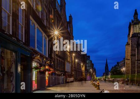 Edinburgh, JUL 11: Vue de nuit sur la rue du centre-ville le 11 JUILLET 2011 à Edinburgh Banque D'Images