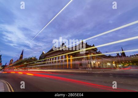 Edinburgh, JUL 11: Vue de nuit sur la galerie nationale écossaise le 11 JUILLET 2011 à Édimbourg Banque D'Images