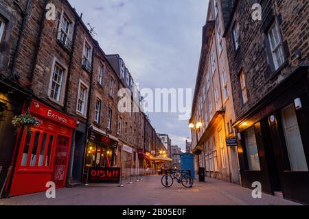 Edinburgh, JUL 11: Vue de nuit sur la rue du centre-ville le 11 JUILLET 2011 à Edinburgh Banque D'Images