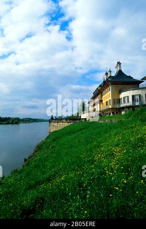 ALLEMAGNE, RIVIÈRE ELBE, PRÈS DE DRESDE, CHÂTEAU DE PILLNITZ Banque D'Images