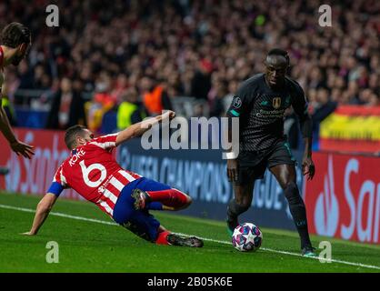 FC Sadio Mane de Liverpool vu en action lors du match de la Ligue des Champions de l'UEFA, tour de 16 première jambe entre Atletico de Madrid et Liverpool FC au stade Wanda Metropolitano de Madrid.(score final; Atletico de Madrid 1:0 Liverpool FC) Banque D'Images