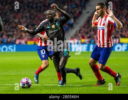 FC Sadio Mane de Liverpool vu en action lors du match de la Ligue des Champions de l'UEFA, tour de 16 première jambe entre Atletico de Madrid et Liverpool FC au stade Wanda Metropolitano de Madrid.(score final; Atletico de Madrid 1:0 Liverpool FC) Banque D'Images