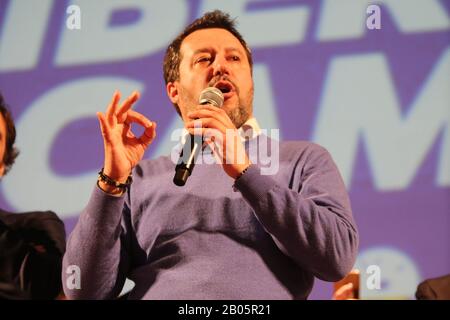 Naples, Italie. 18 février 2020. Matteo Salvini, le leader DE LA LIGUE NORD pour un événement politique à Naples. (Photo De Salvatore Esposito/Pacific Press) Crédit: Agence De Presse Du Pacifique/Alay Live News Banque D'Images