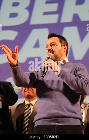 Naples, Italie. 18 février 2020. Matteo Salvini, le leader DE LA LIGUE NORD pour un événement politique à Naples. (Photo De Salvatore Esposito/Pacific Press) Crédit: Agence De Presse Du Pacifique/Alay Live News Banque D'Images