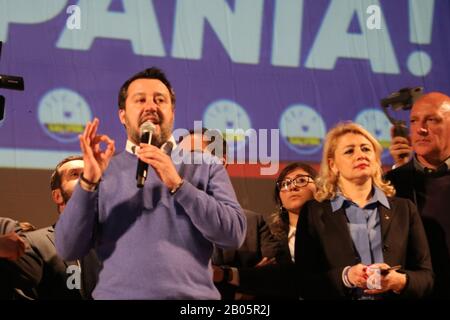 Naples, Italie. 18 février 2020. Matteo Salvini, le leader DE LA LIGUE NORD pour un événement politique à Naples. (Photo De Salvatore Esposito/Pacific Press) Crédit: Agence De Presse Du Pacifique/Alay Live News Banque D'Images