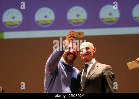 Naples, Italie. 18 février 2020. Matteo Salvini, le leader DE LA LIGUE NORD pour un événement politique à Naples. (Photo De Salvatore Esposito/Pacific Press) Crédit: Agence De Presse Du Pacifique/Alay Live News Banque D'Images