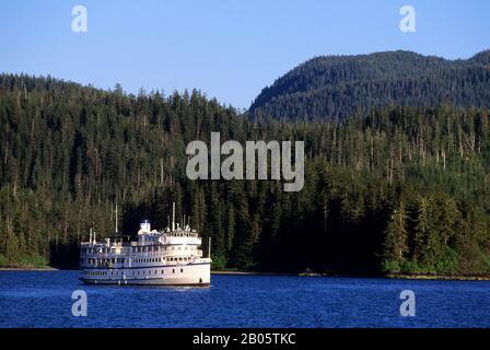 ÉTATS-UNIS, ALASKA, PASSAGE INTÉRIEUR, DÉTROIT DE NEVA, PRÈS DE SITKA, NAVIRE DE CROISIÈRE ESPRIT DE 98 Banque D'Images