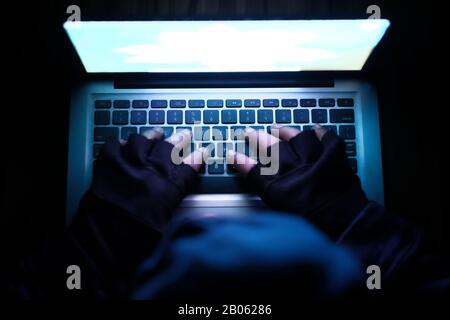 vue de dessus des données d'étanchéité des pirates à capuchon de l'ordinateur portable Banque D'Images