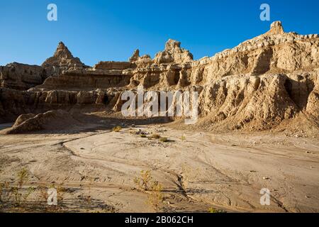 SD00121-00...DAKOTA DU SUD - des bêtes Pleurées regardées le long du sentier Windows dans le parc national de Badlands. Banque D'Images